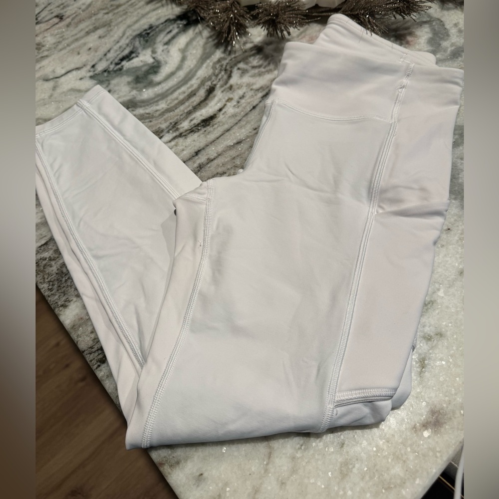 White lululemon leggings